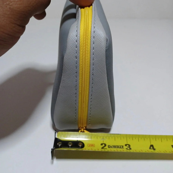 Cole Haan for American Airlines Travel Essential Amenity Kit Toiletry Bag - Picture 6 of 6